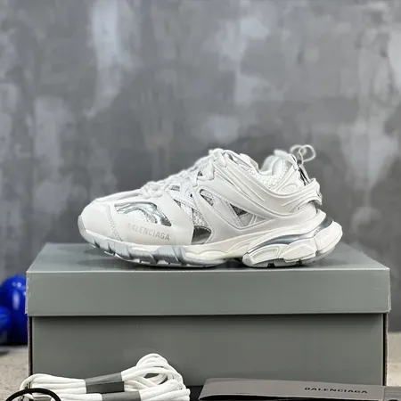 バレンシアガ スニーカー