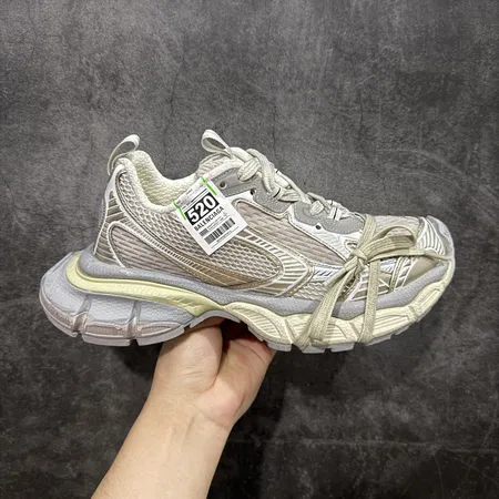 バレンシアガ スニーカー