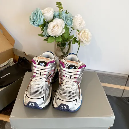 バレンシアガ スニーカー