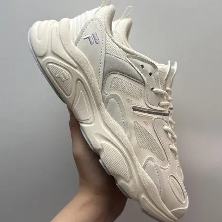 フィラ スニーカー