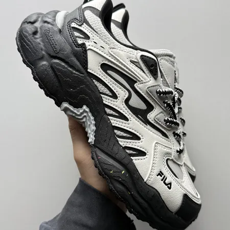 フィラ スニーカー