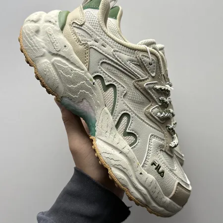 フィラ スニーカー