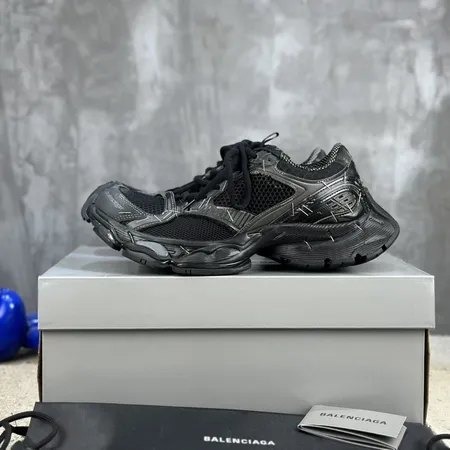 バレンシアガ スニーカー