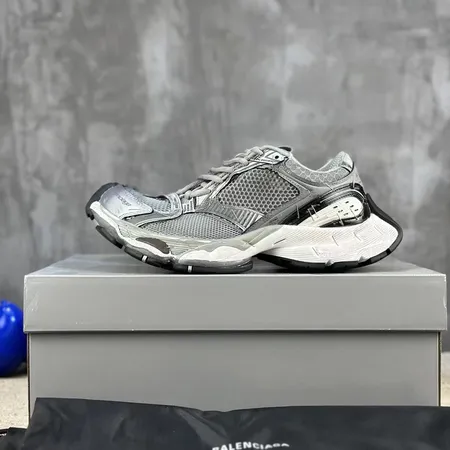 バレンシアガ スニーカー