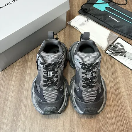 バレンシアガ スニーカー