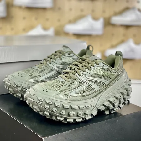 バレンシアガ スニーカー