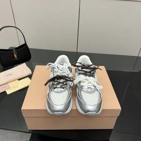 ミュウミュウ スニーカー