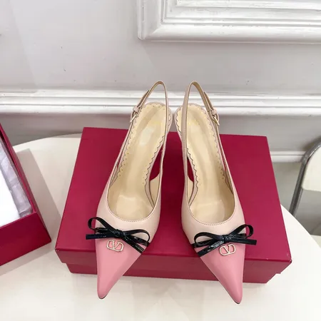 ヴァレンティノ サンダル