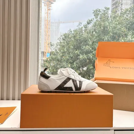 ルイヴィトン カジュアルシューズ