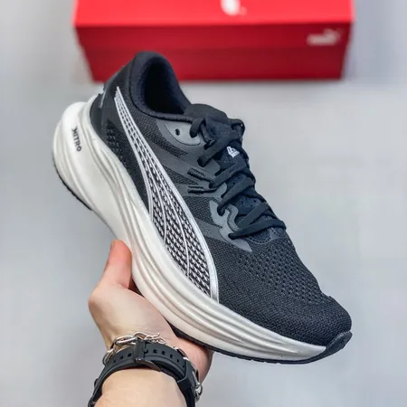 プーマ スニーカー