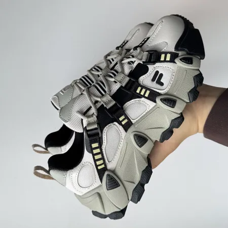 フィラ スニーカー