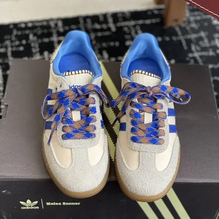 アディダス カジュアルシューズ