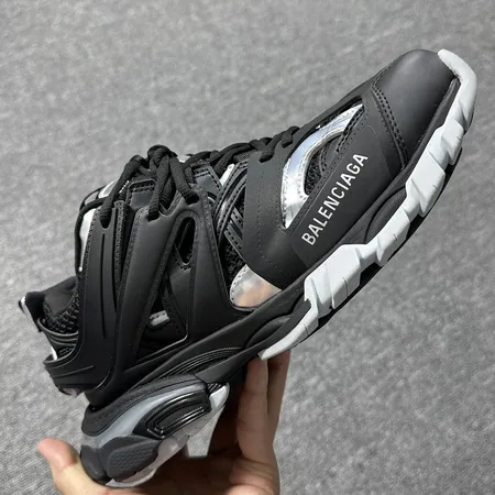 バレンシアガ スニーカー