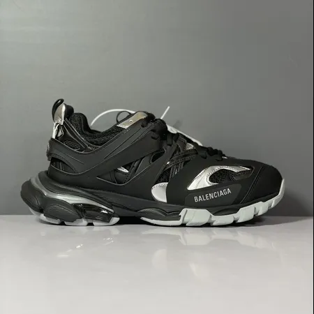 バレンシアガ スニーカー