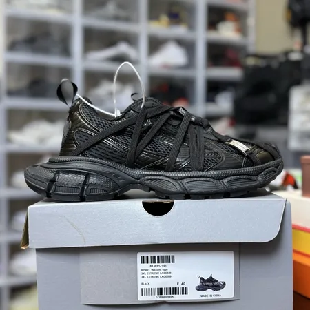 バレンシアガ スニーカー