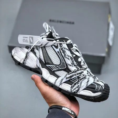 バレンシアガ スニーカー