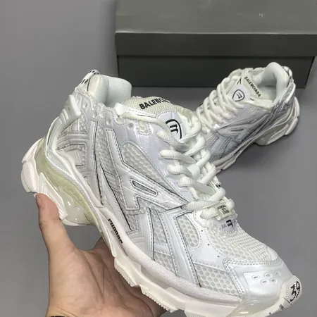 バレンシアガ スニーカー