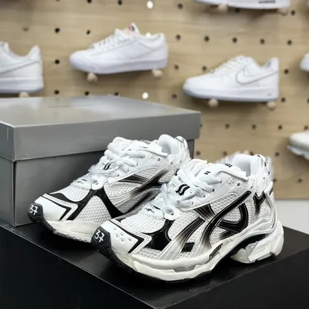 バレンシアガ スニーカー