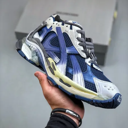 バレンシアガ スニーカー