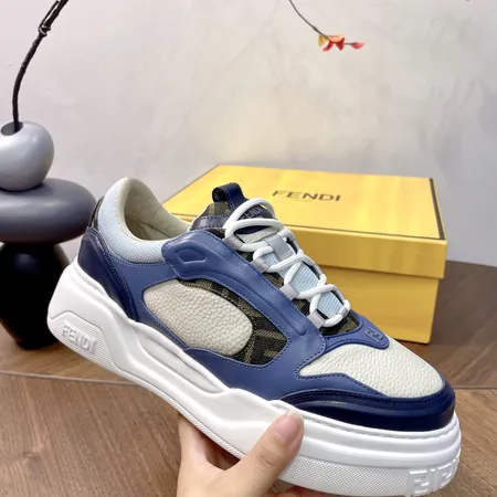 フェンディ カジュアルシューズ
