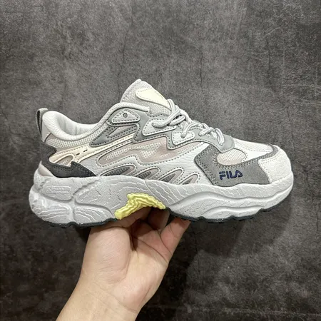 フィラ スニーカー