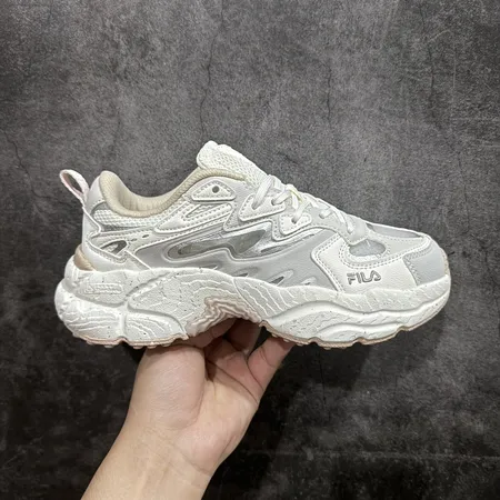 フィラ スニーカー