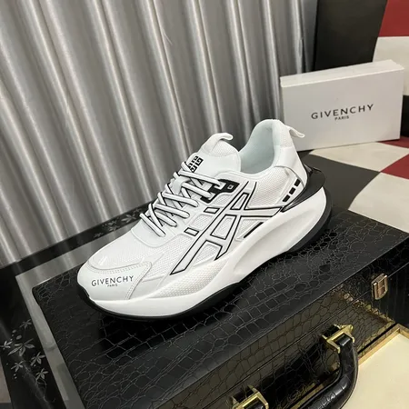 ジバンシィ スニーカー