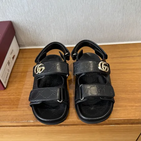 グッチ サンダル