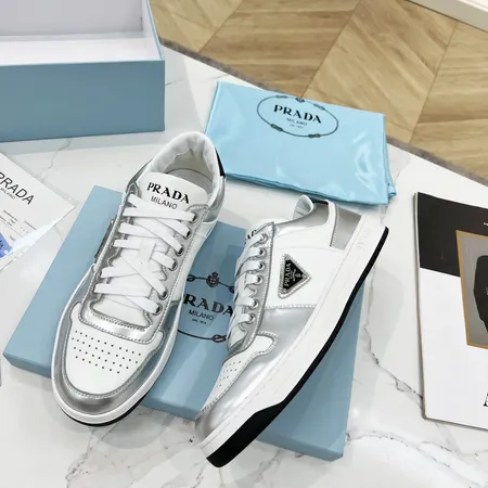 プラダ カジュアルシューズ