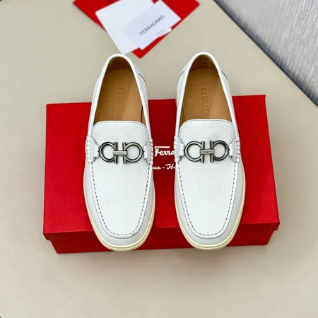 フェラガモ カジュアルシューズ