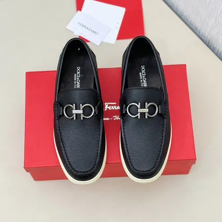 フェラガモ カジュアルシューズ