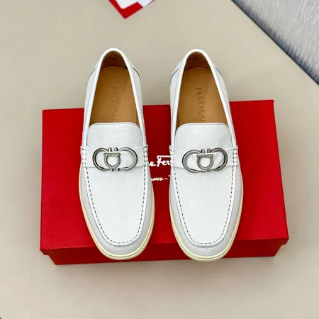 フェラガモ カジュアルシューズ