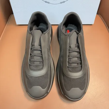 プラダ スニーカー