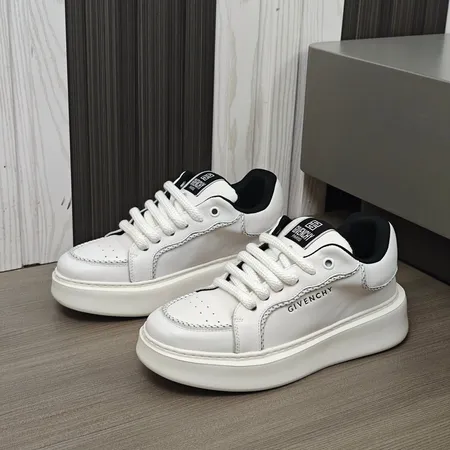 ジバンシィ カジュアルシューズ