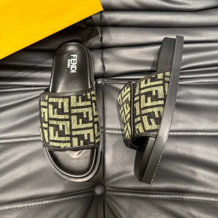 フェンディ スリッパ