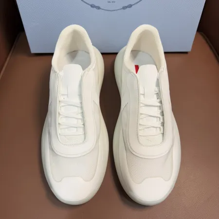 プラダ スニーカー