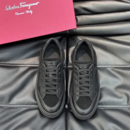 フェラガモ カジュアルシューズ