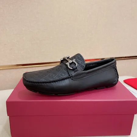 フェラガモ カジュアルシューズ