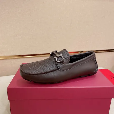 フェラガモ カジュアルシューズ