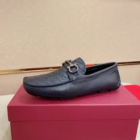 フェラガモ カジュアルシューズ