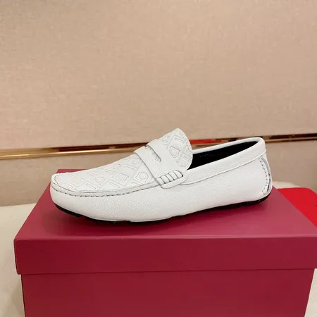 フェラガモ カジュアルシューズ