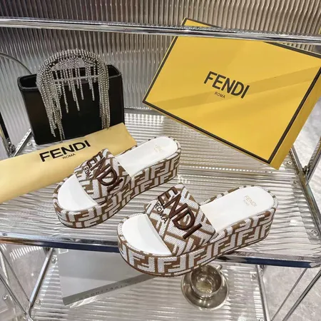フェンディ スリッパ