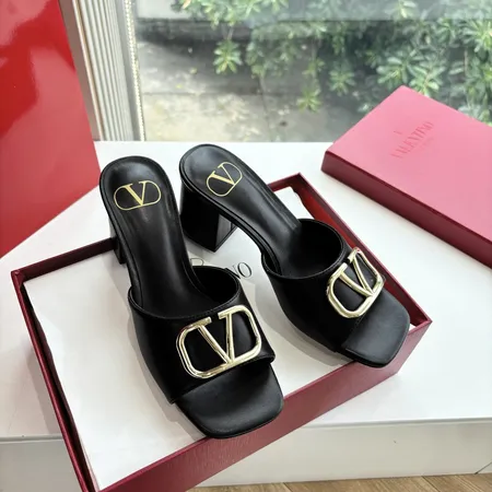 ヴァレンティノ スリッパ