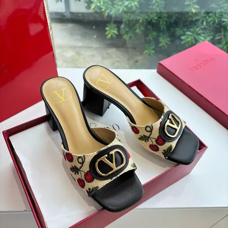 ヴァレンティノ スリッパ