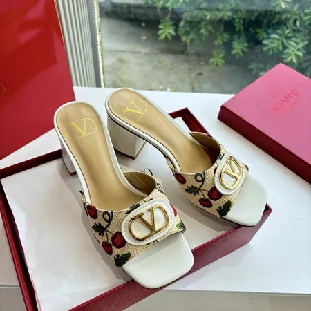 ヴァレンティノ スリッパ