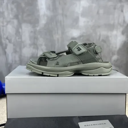 バレンシアガ サンダル