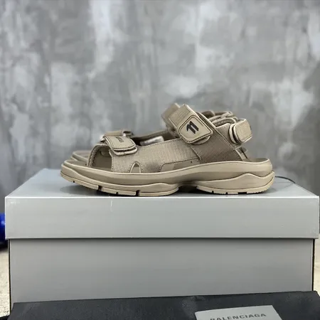 バレンシアガ サンダル