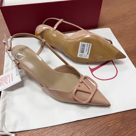 ヴァレンティノ サンダル