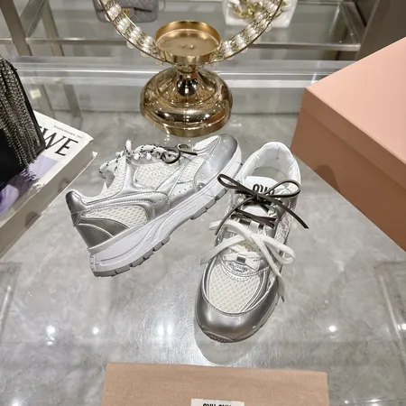 ミュウミュウ スニーカー