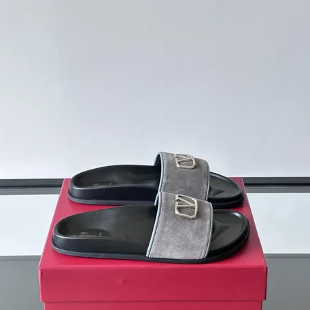 ヴァレンティノ スリッパ